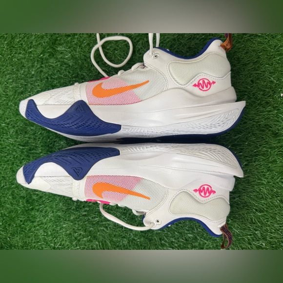 Nike Other - Nike Giannis Immortality‎ 2
Rainbows Size 9